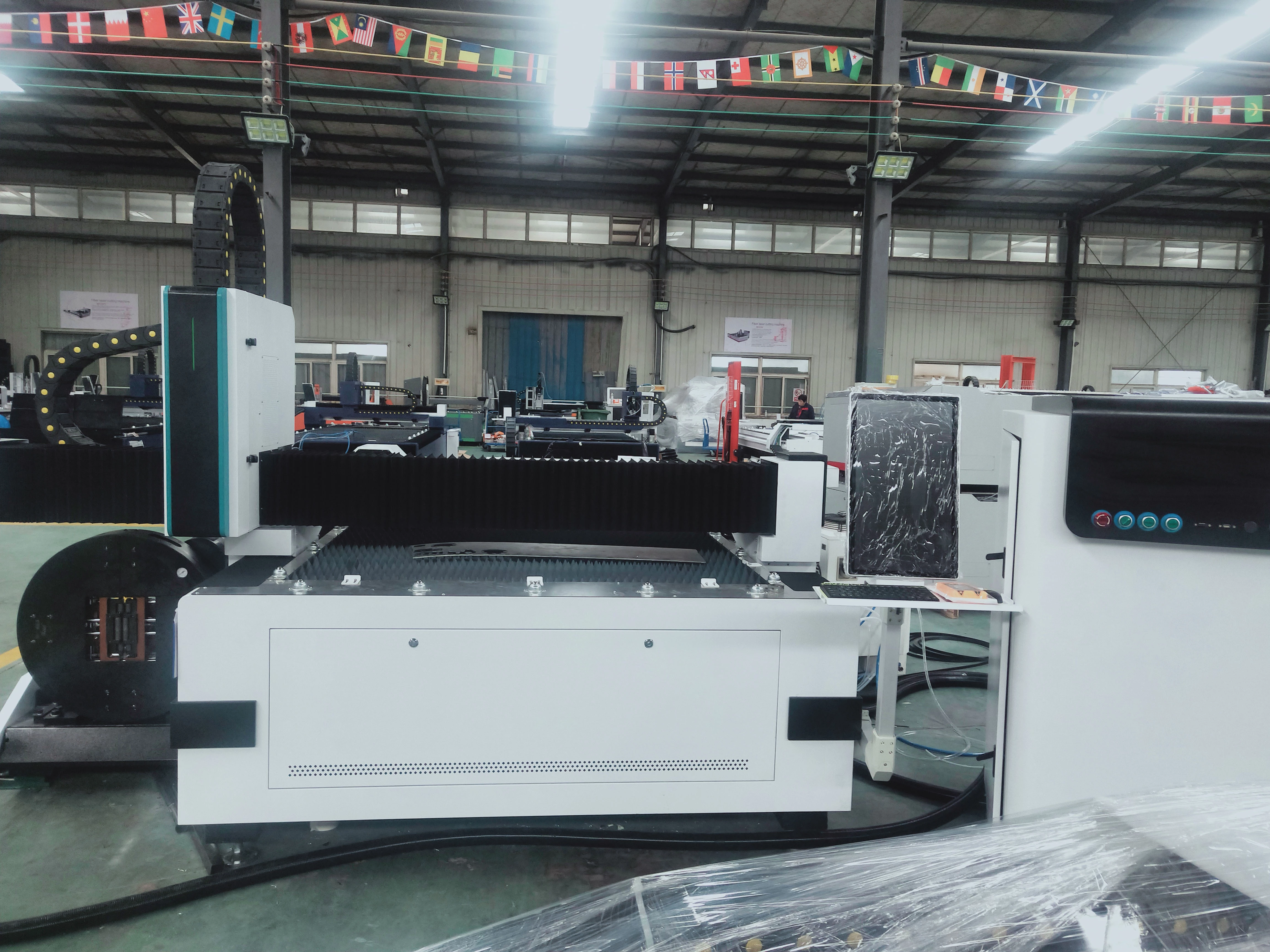 New type  stainless sheet metal fiber laser cutting machine price