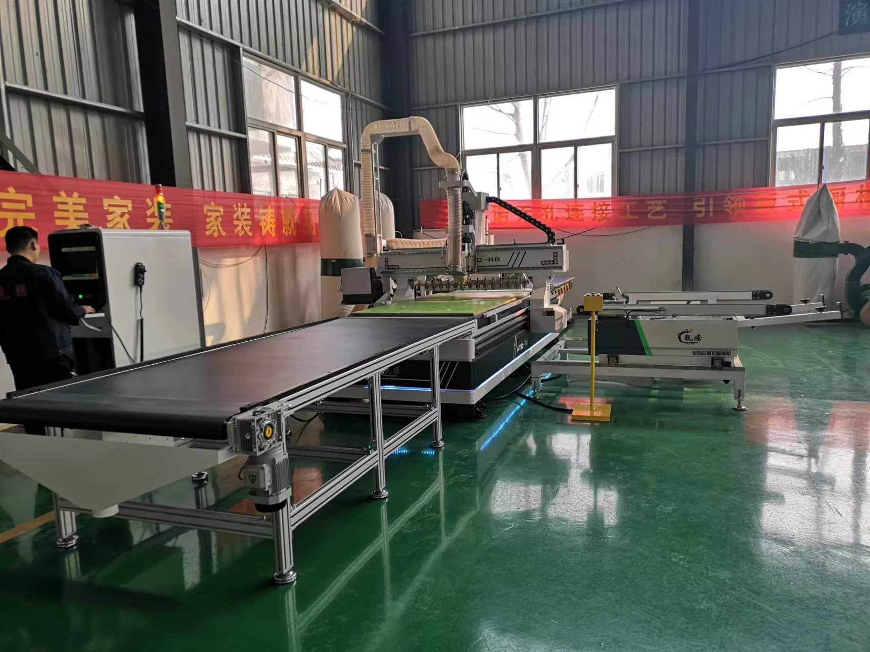 Automatic labeling, loading and unloading CNC machining center Fully automatic CNC cutting machine