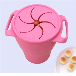 Collapsible silicone snack cup with lid for toddlers