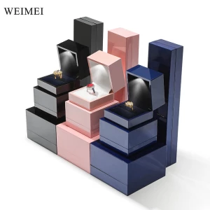 WEIMEI Custom Logo Light Flip Leather Earrings Necklace Bracelet Pendant Packaging Ring Jewelry Boxes with LED